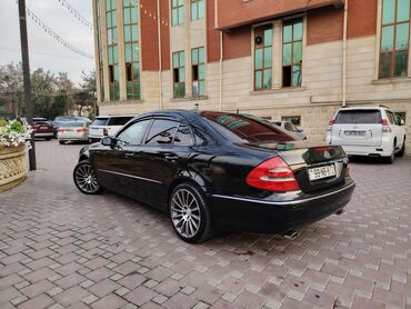 Mercedes-Benz: Mercedes-Benz E-Class: 2.6 l | 2002 il Sedan — 10