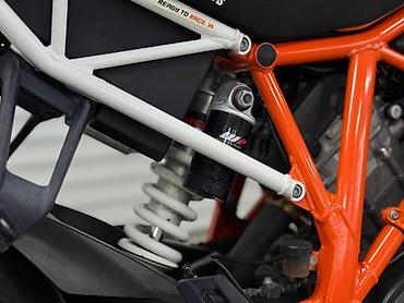 Мотоциклы: KTM Super Duke 1290 R Год 2016 Объем 1301 см3 Цвет оранжевый / черный at lalafo.kg — 3 Мотоциклы: KTM Super Duke 1290 R Год 2016 Объем 1301 см3 Цвет оранжевый / черный — 3