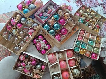 разные мелочи для дома: Набор старинных елочных игрушек в оригинальных коробках. В наборе
