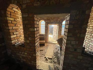 Продажа помещений свободного назначения: Продаётся 2-этажный недостроенный кирпичный дом на угловом участке, г — 13