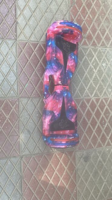 Özünütarazlayan skuter (hoverboard) - Korpus: kosmos temalı