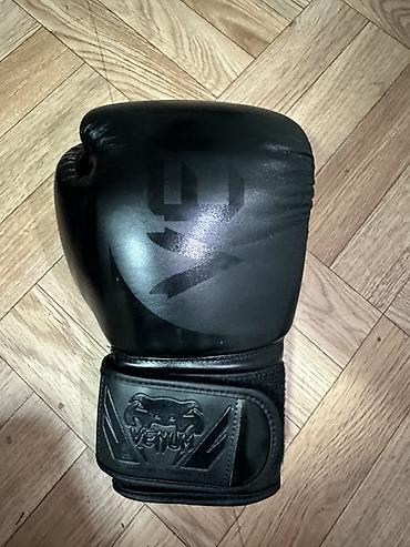 Перчатки: Боксерские перчатки Venum, 10 oz. Черные перчатки для бокса и ударных — 4