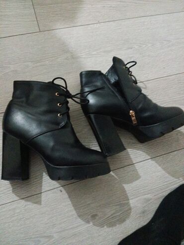 Женская обувь: Ботинки и ботильоны Bronx, 37, цвет - Черный