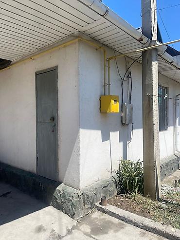 Продажа коттеджей и домов: 🏡 Продается 4 комнатный дом с времянкой 📍 Район: Ак-Орго 🏠 Площадь — 5