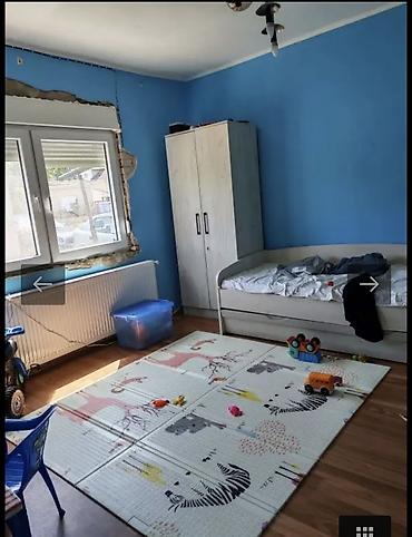 2 stolice i sto za terasu: Na prodaju kuća u mesto Aradac (Zrenjanin) Za dodatne informacije — 10