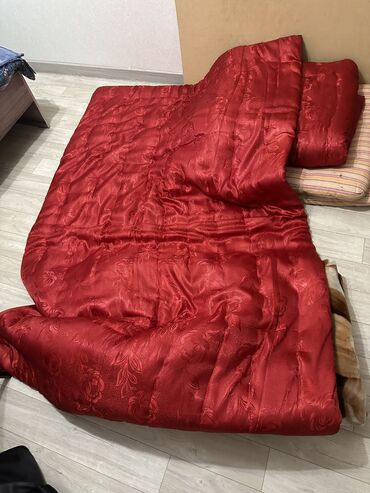теплые одеяла: Продается журкан (одеяло) новый, теплый, ватный