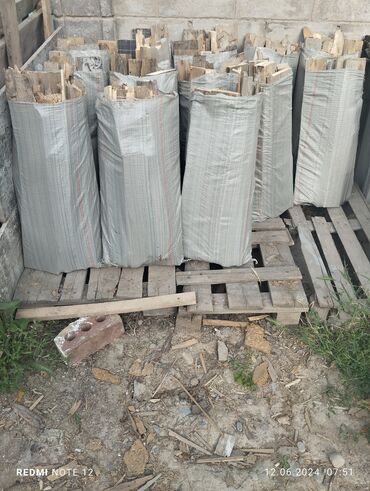 купить дрова в токмаке: Дрова Сосна, Самовывоз, Платная доставка
