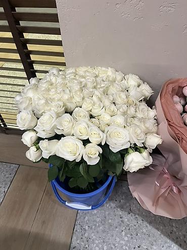 подарочный коробка новый год: Букеты из свежих цветов - Пышный букет кустовых пионовидных роз — 3