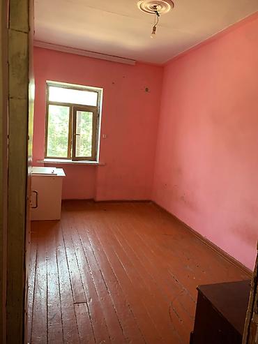 sedmoyda kiraye bina evleri: Təcili satılır.Sahil qəsəbəsi,Emin Quliyev küçəsində 3 otaqlı, hamam — 5