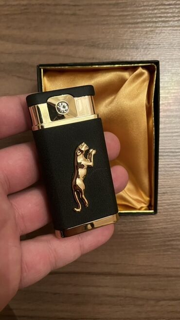 Digər aksesuarlar: Zərif dizaynlı premium alışqan - Korpus: qara mat səth, qızılı