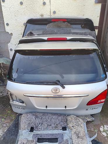 пружины ипсум: Крышка багажника Toyota, 2001 г., Б/у, Оригинал — 1