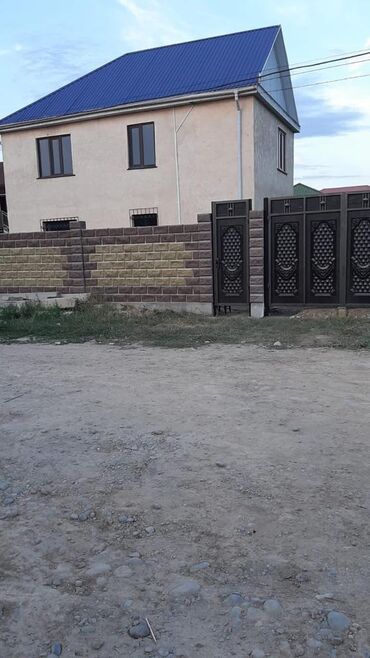 киргизия 1 дом: 110 м², 3 комнаты