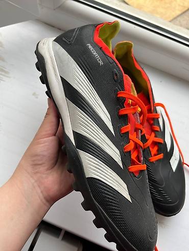 Размер 42, оригинал. Футбольные бутсы (сороконожки) Adidas Predator