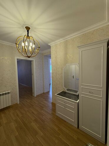 Uzunmüddətli kirayə mənzillər: Evde 2 qiz yasayir. 2 qiz axtarilir. Telebe ve yaxud isleyen xanimda — 2