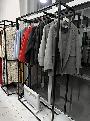 голографический стенд: Витринный шкаф из стекла с металлическим каркасом - Конструкция — 10