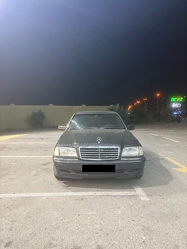 Mercedes-Benz C-Class: 1.8 l | 1995 il Sedan