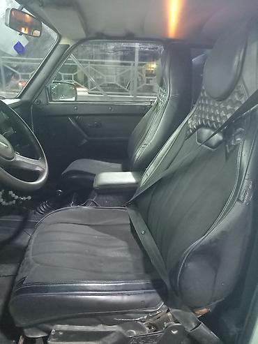 niva oluxanasi: LADA Niva 4x4, ağ rəngli, 3 qapılı SUV. Texniki və dizayn — 4