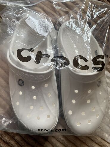 Кроссовки и спортивная обувь: Мужские кроссовки, 43, Crocs, Новый, цвет - Белый, Платная доставка