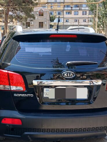 Kia: Kia Sorento – qara rəngli, tam ölçülü şəhər-kənd krossoveri. Xarici — 11
