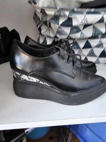 ботинки на платформе: Туфли 38, цвет - Черный