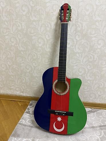 rock gitara: Akkustik klassik gitara – Azərbaycan bayrağı dizaynı - Korpus: tam — 1