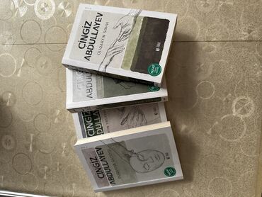 Bədii ədəbiyyat: 4əd kitab seti.
Hamısı biyerdə 20 azn.
Təklikdə hərəsi 6 azn