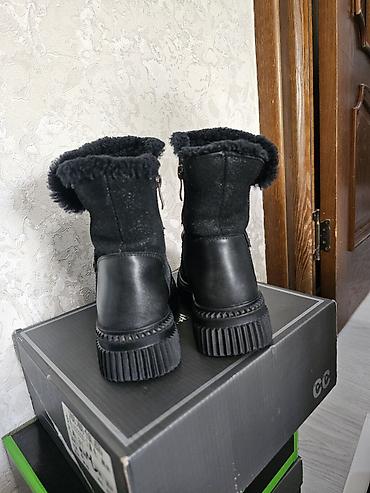 кожаные зимние: Зимние детские сапоги из чёрной тёплой меховой подкладкой. - — 3