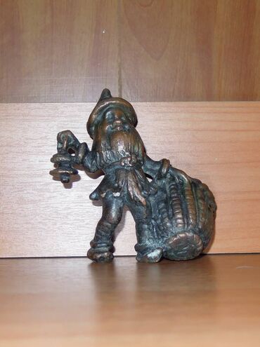 статуэтка ссср: Солонка Гном Гномик с корзинкой, силумин, СССР. Bыcотa 9,5 см