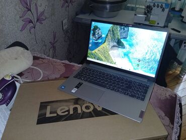 Kompüter ehtiyyat hissələri: Lenovo 15.6 ", Intel Core i5, 256 GB