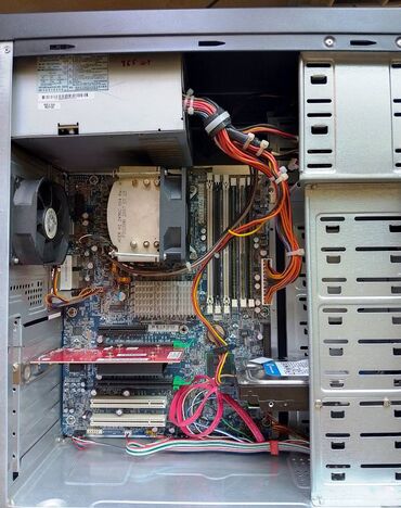 Masaüstü kompüterlər və iş stansiyaları: СPU i7-920 2.66 GHz, LGA1366. Server ana platası "Workstation HP Z400"
