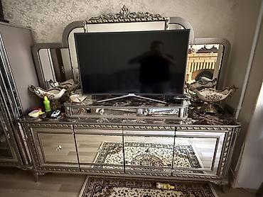 Klassik üslubda TV stendi və konsol dəsti - Material: bərk