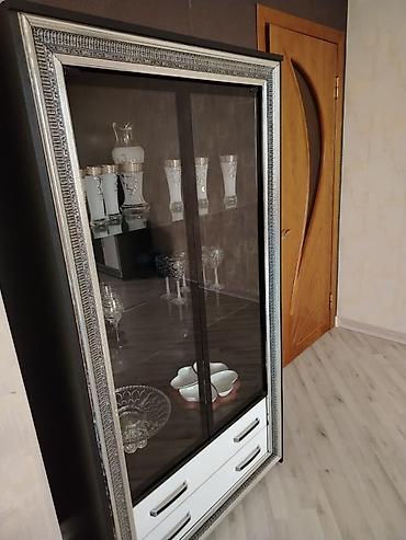 Оборудование для магазинов: Стеклянная витрина-шкаф, Б/у, Самовывоз — 2