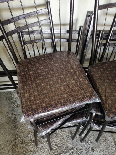 Stullar: Stullar Topdan və parakəndə satişi var. Stol stul dəstləri. Kafe üçün — 24