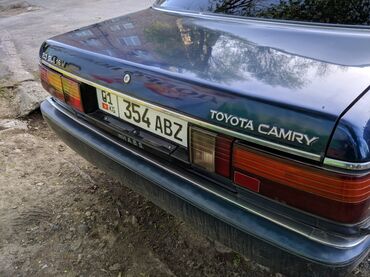 тойота 10: Toyota Camry: 1989 г., 2 л, Механика, Бензин, Седан