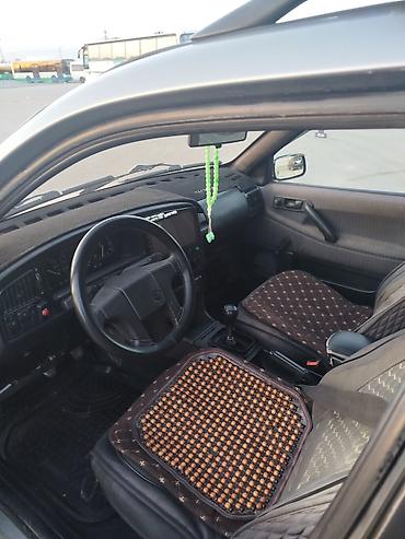 Volkswagen Passat: 1992 г., 1.8 л, Механика, Бензин, Универсал