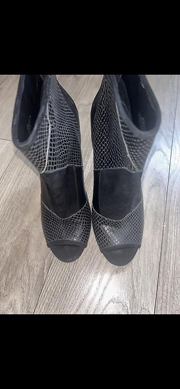 perla obuća: Novo Ženske ankle čizme sa visokom štiklom - Boja: crna - Dizajn — 1