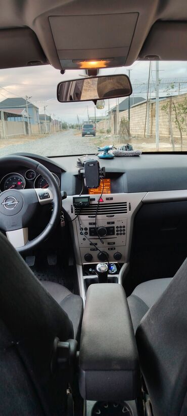 Opel: Opel Astra H (5 qapılı hetçbek) - Kuzov: 5 qapılı hetçbek, tünd mavi — 5