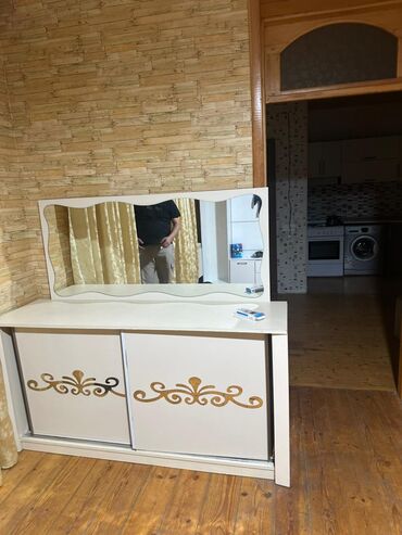 деревянный комод: İşlənmiş, Güzgülü