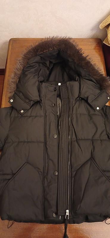 Qara rəngli qış parka-kurtka - İsti, qalın puflu material - Kapüşonlu