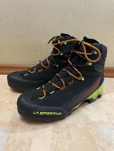 зимние женские ботинки: Ботинки LA sportiva aequilibrium ST GTX Ботинки для альпинизма