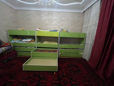 детский пододеяльник: Двухъярусная детская кровать, Б/у, ЛДСП, цвет - Зеленый