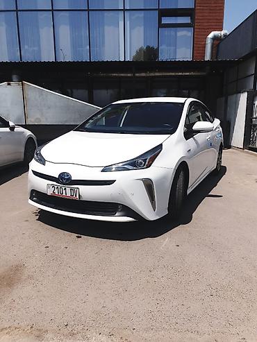 corolla 2016: Toyota Prius: 2019 г., 1.8 л, Вариатор, Гибрид, Седан — 1