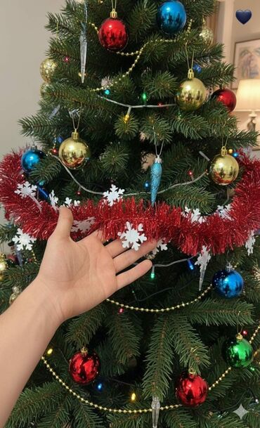 Yeni il ağacları: LED işıqlı Yeni il ağacı – payetli bəzəklərlə - Realistik iynəyarpaq — 49