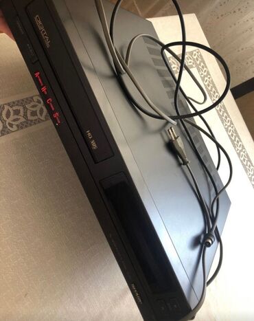 siniq televizor aliram: Original Sharp video player. Yaponiyanın. Xaricdə alınmışdı. 100