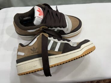 обувь адидас: Кроссовки, 36, 36.5, Adidas, Б/у, цвет - Бежевый, Самовывоз