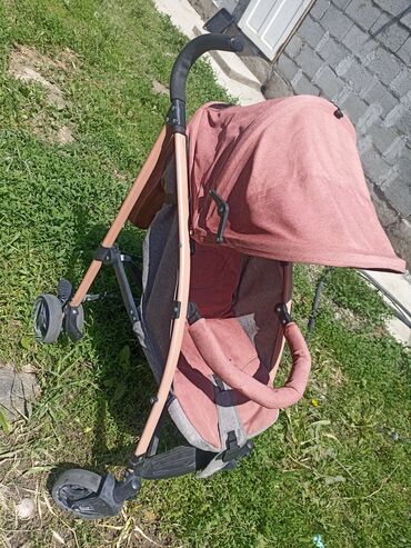 коляска детская прогулочная: Коляска, цвет - Розовый, Б/у