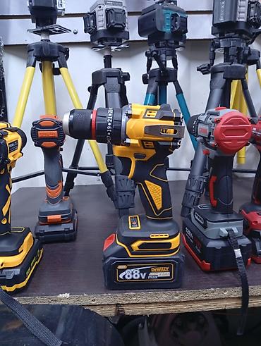 dewalt dcd794d1: Аккумуляторная ударная дрель-шуруповёрт (бесщёточная) - Тип — 1