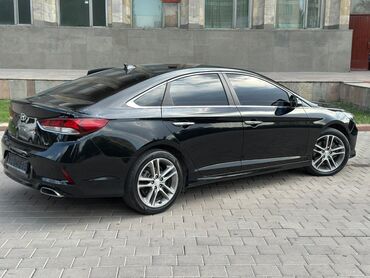 соната цена: Черный седан Hyundai Sonata с элегантным и современным дизайном