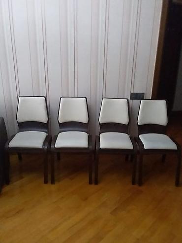 4 ədəd keyfiyyətli stul satılır. İdeal vəziyyətdədir, az istifadə