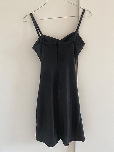 Haljine: Ženska mini haljina sa tankim bretelama, dostupna u više boja: - crna — 7